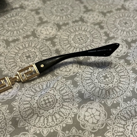 💥VERSACE VE 4395 GEOMETRICAL BLACK SUNGLASSES WITH LOGO CHAIN💥 💯% AUTHENTIC‼️ - Picture 6 of 8